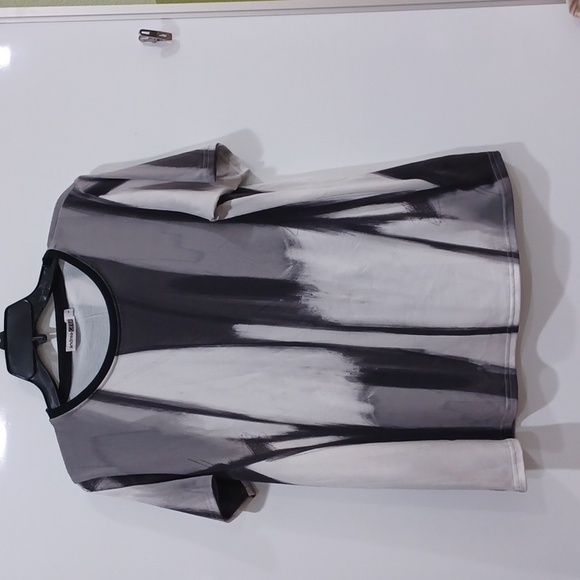 Wearable Art by Andrea Geer Wmn Small Sgraffito Boxy Tee in Greyscale - Picture 4 of 8